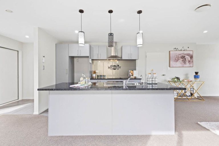 Photo of property in 19 Kotuku Crescent, Takanini, 2112