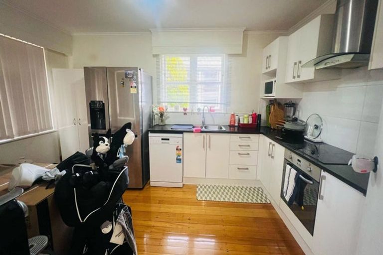 Photo of property in 172 Forrest Hill Road, Forrest Hill, Auckland, 0620