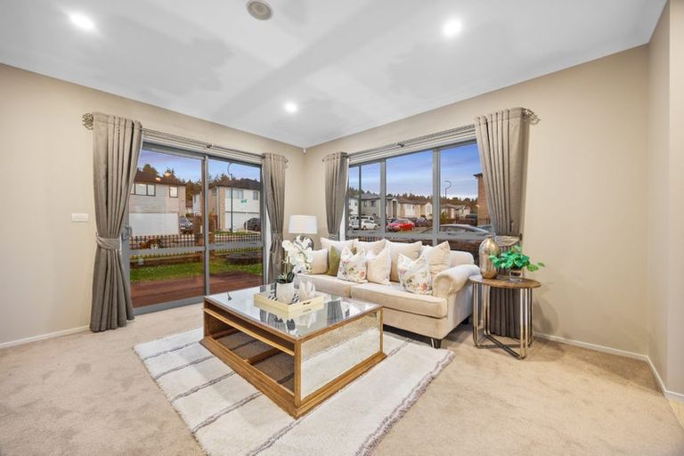 Photo of property in 1 Creggan Crescent, Flat Bush, Auckland, 2019