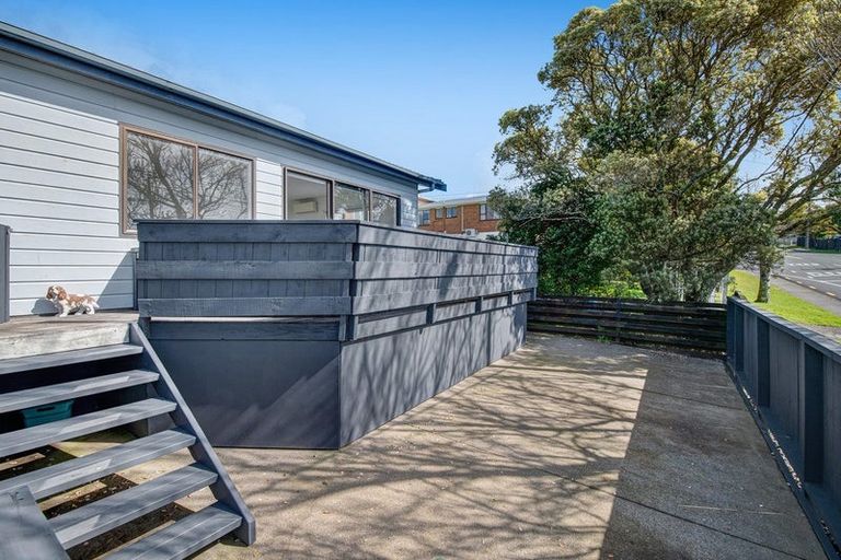 Photo of property in 13 Red Beach Road, Red Beach, 0932