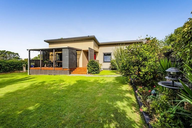 Photo of property in 6 Moana Crescent, Blagdon, New Plymouth, 4310