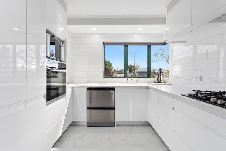 Photo of property in 16 Edgewater Grove, Whakatane, 3120