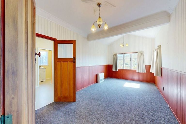 Photo of property in 168 The Ridgeway, Mornington, Wellington, 6021