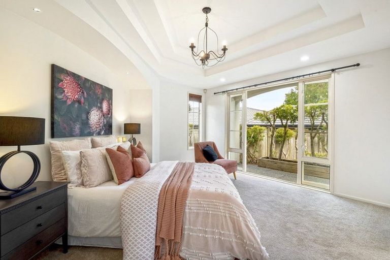 Photo of property in 1 Scarlet Oak Drive, Schnapper Rock, Auckland, 0632