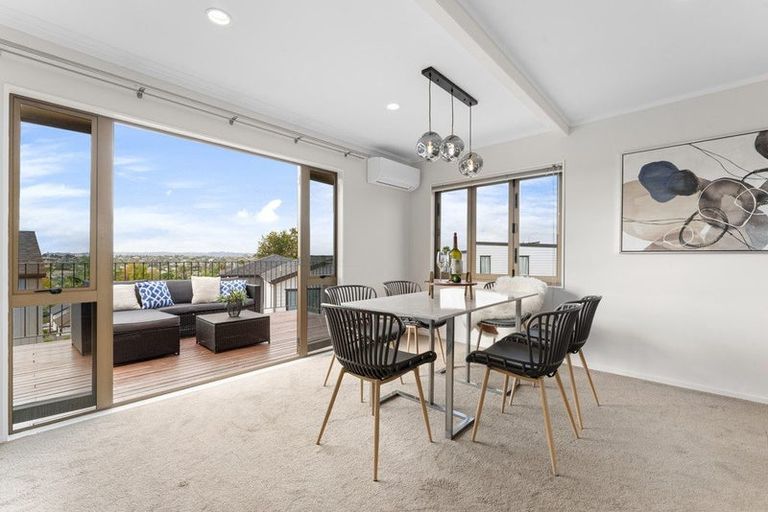 Photo of property in 152 Luckens Road, West Harbour, Auckland, 0618