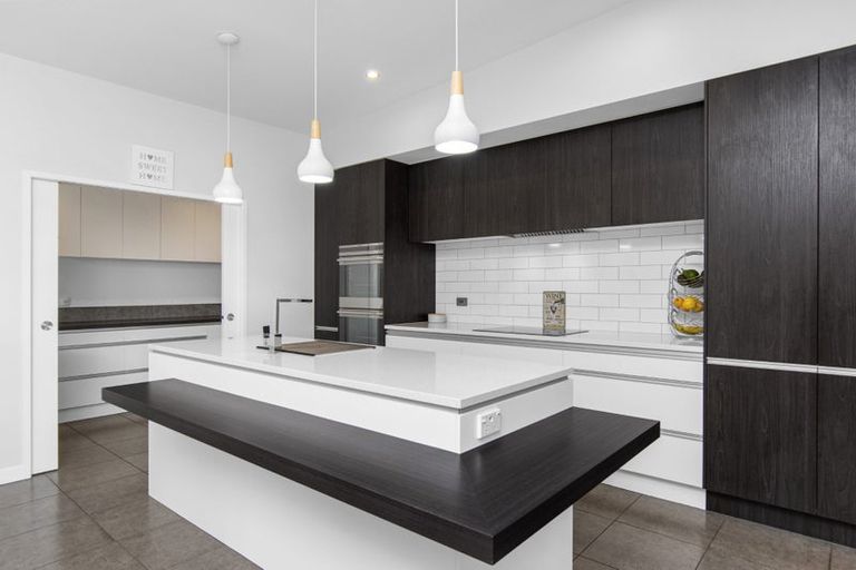 Photo of property in 33r Oceana Drive, Welcome Bay, Tauranga, 3175