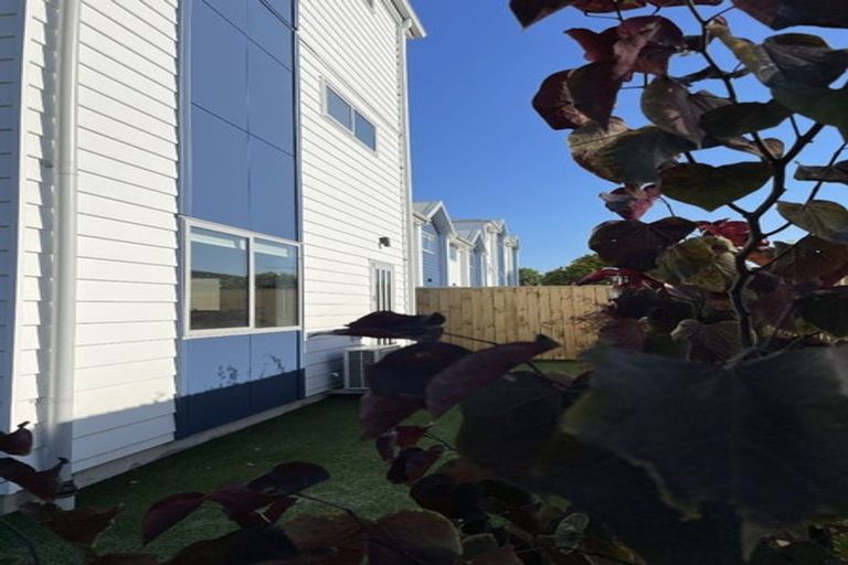 Photo of property in 2/8 Yeovil Road, Te Atatu Peninsula, Auckland, 0610