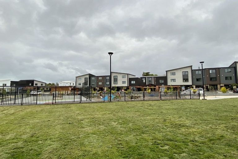 Photo of property in 9/60 Selo Street, Glen Eden, Auckland, 0602