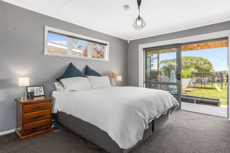 Photo of property in 23 Paekakariki Hill Road, Pauatahanui, Porirua, 5381