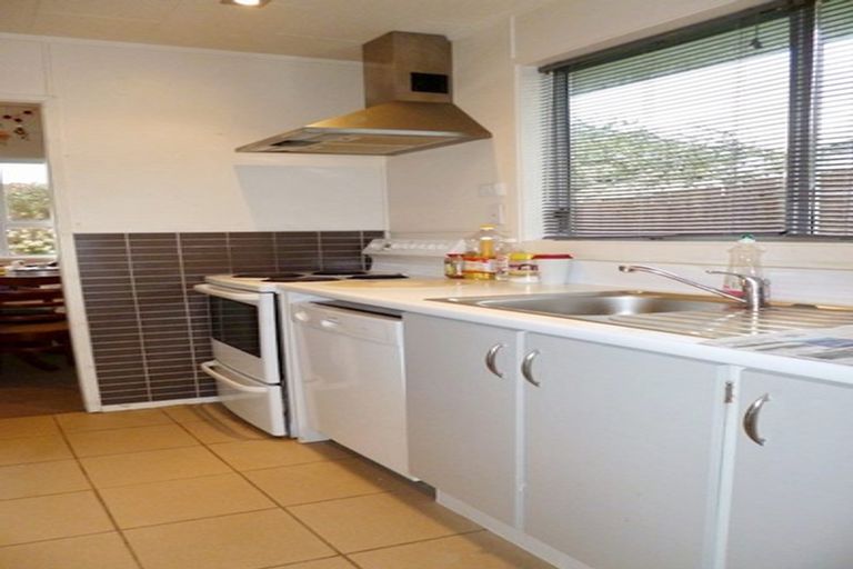 Photo of property in 66 Tamahere Drive, Glenfield, Auckland, 0629