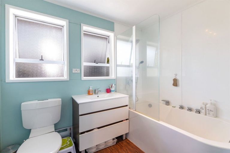 Photo of property in 6 Avro Crescent, Hornby, Christchurch, 8042