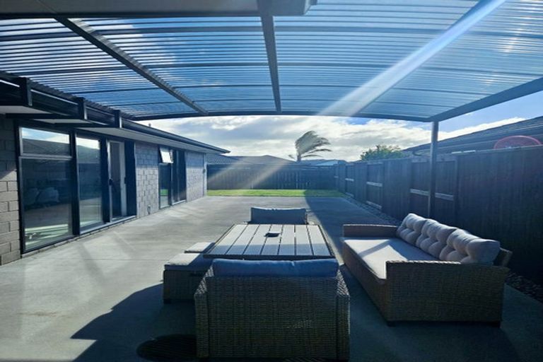 Photo of property in 15 Kotiate Street, Papamoa Beach, Papamoa, 3118