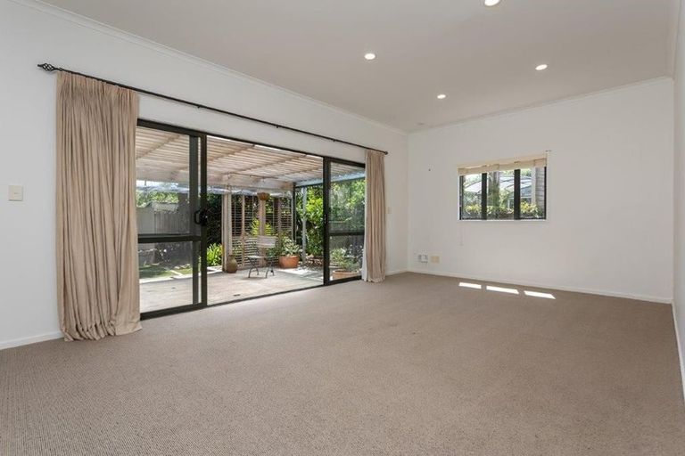 Photo of property in 34 Danica Esplanade, Te Atatu Peninsula, Auckland, 0610