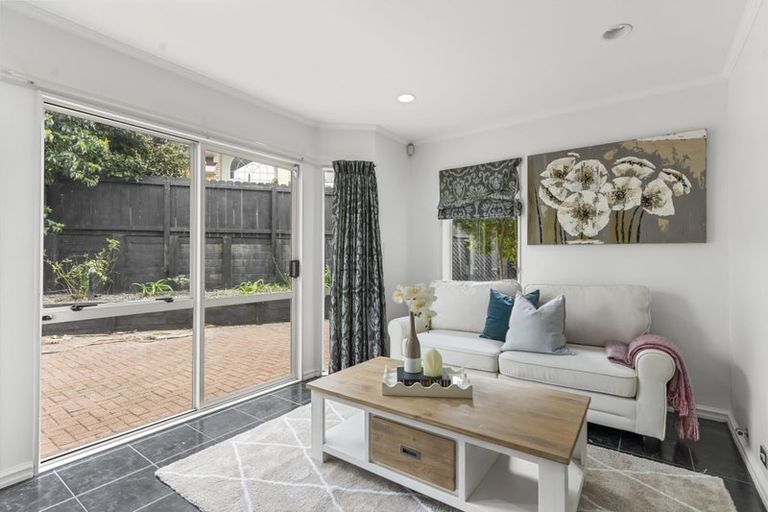 Photo of property in 9 Nathan Close, Somerville, Auckland, 2014