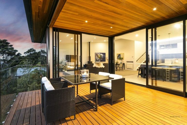 Photo of property in 182 Scenic Drive, Titirangi, Auckland, 0604