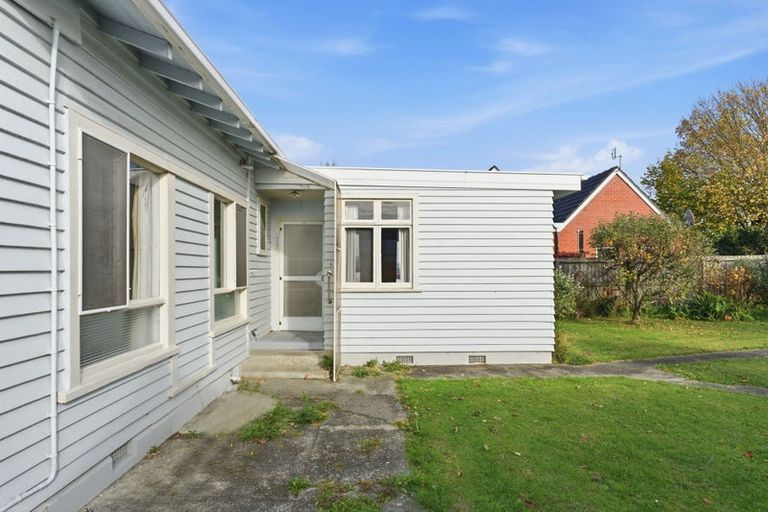 Photo of property in 48 Saint Andrews Square, Strowan, Christchurch, 8052
