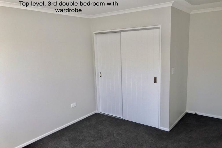 Photo of property in 2d/4 Sunnynook Road, Sunnynook, Auckland, 0620