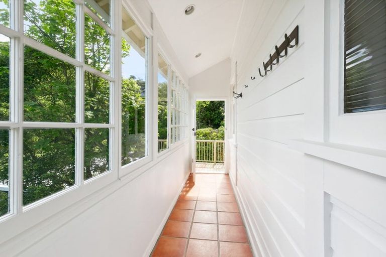 Photo of property in 6 Governor Road, Northland, Wellington, 6012