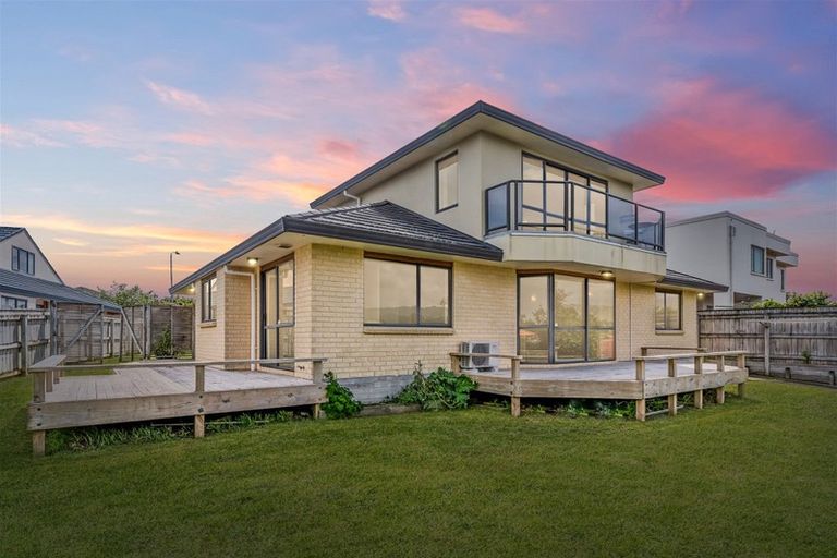 Photo of property in 6 Shearwater Rise, Paraparaumu Beach, Paraparaumu, 5032