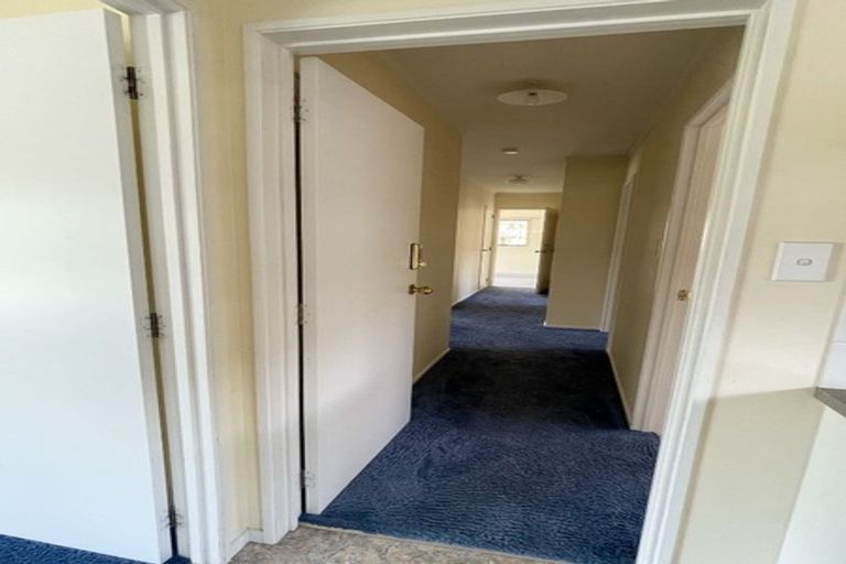 Photo of property in 15b Roberts Road, Te Atatu South, Auckland, 0610