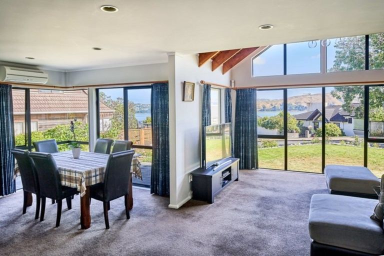 Photo of property in 22 The Crowsnest, Whitby, Porirua, 5024