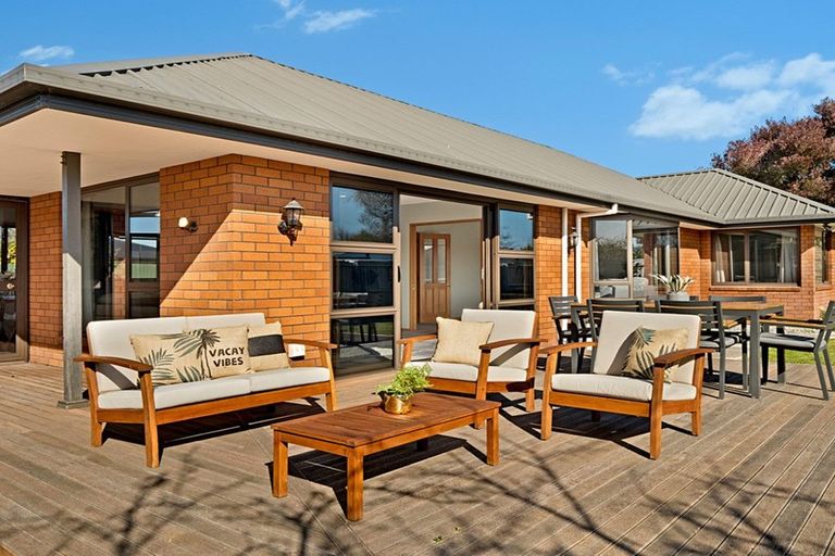 Photo of property in 7 Thicket Close, Redwood, Christchurch, 8051