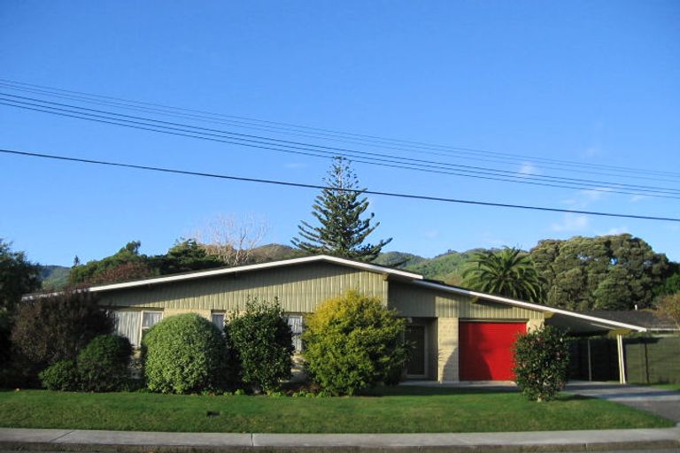 Photo of property in 5 Sunny Glen, Waikanae, 5036