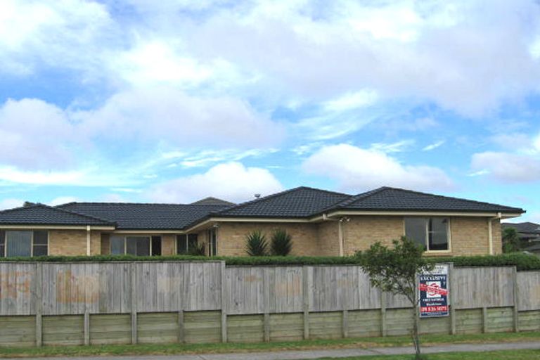 Photo of property in 28 Fleetwood Drive, Henderson, Auckland, 0612