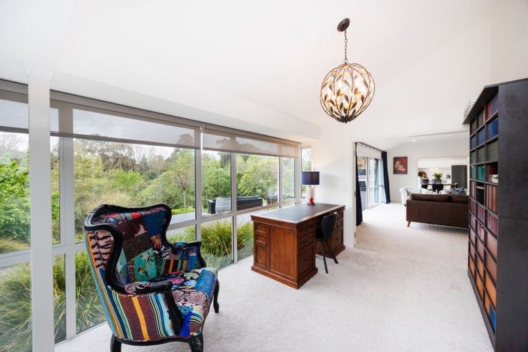 Photo of property in 28 Cashmere Drive, Fitzherbert, Palmerston North, 4410