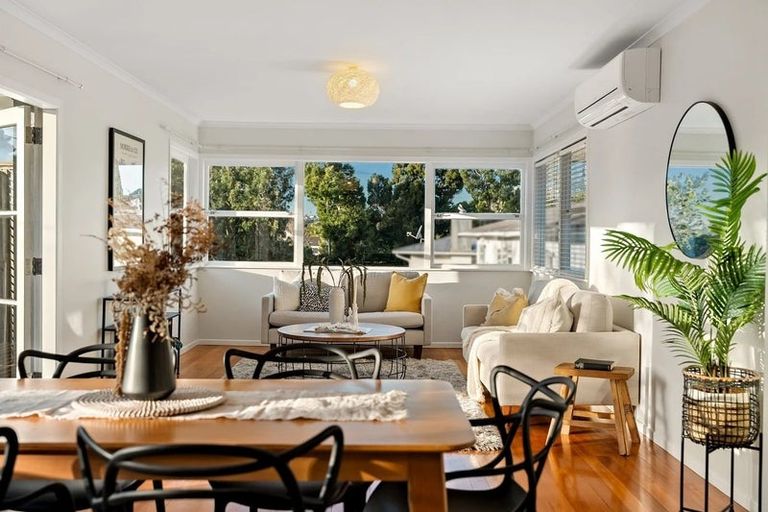 Photo of property in 8 Beswick Place, Birkdale, Auckland, 0626