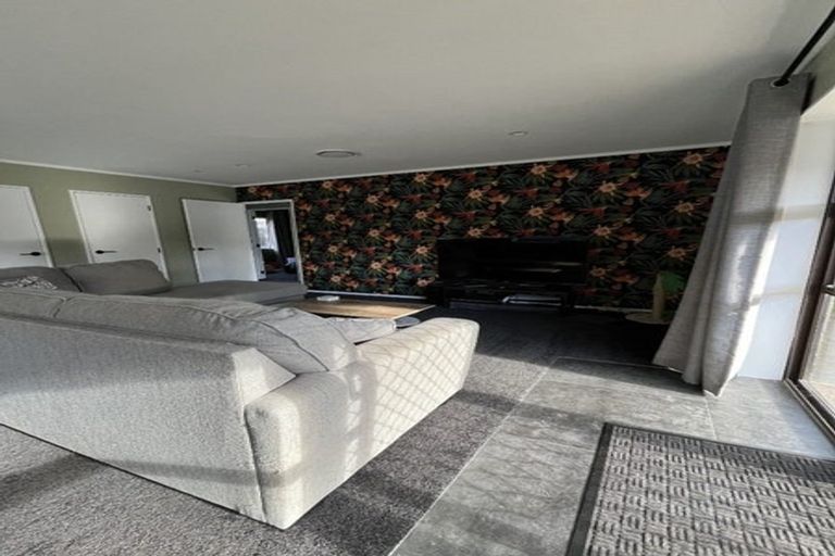 Photo of property in 6 Youngs Road, Papakura, 2110