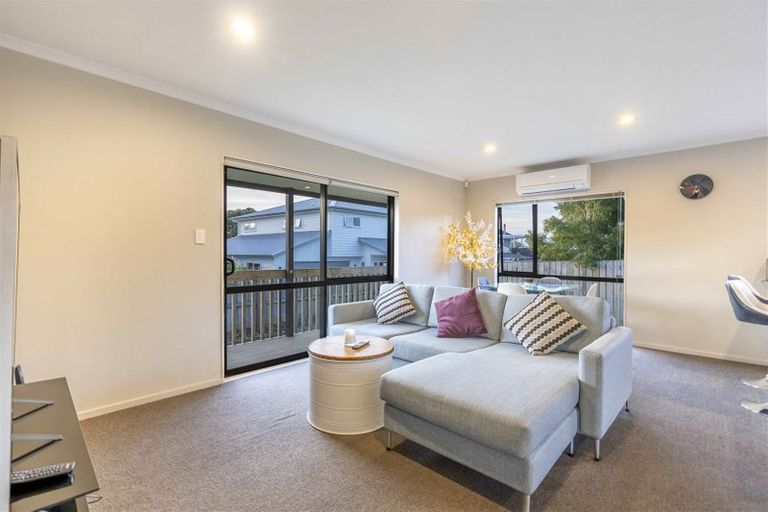 Photo of property in 25a Dawnhaven Drive, Te Atatu Peninsula, Auckland, 0610