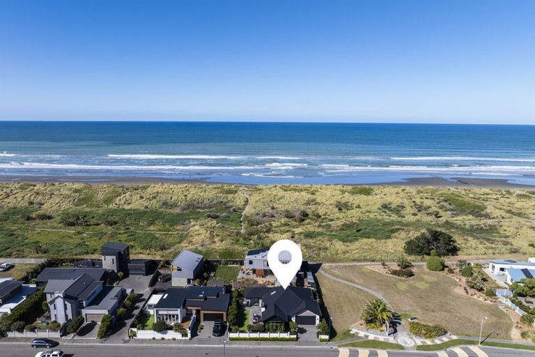 Photo of property in 86 Aston Drive, Waimairi Beach, Christchurch, 8083