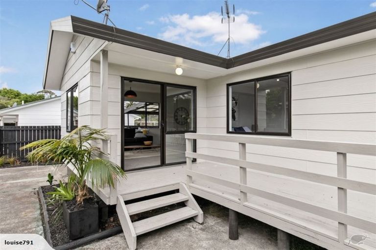 Photo of property in 2/8 Lingfield Street, Glenfield, Auckland, 0629