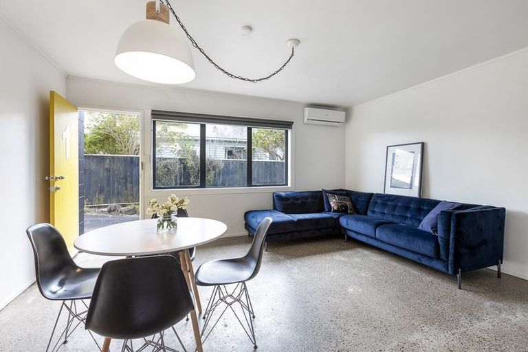 Photo of property in 1/125a Birkdale Road, Birkdale, Auckland, 0626