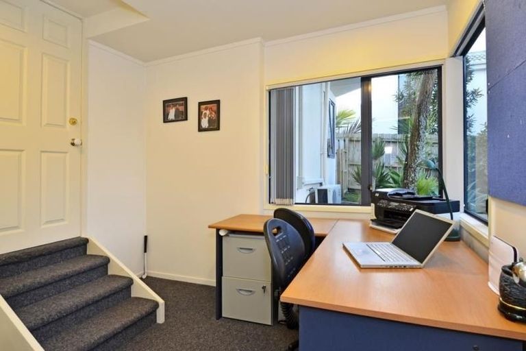 Photo of property in 136 Wiseley Road, West Harbour, Auckland, 0618
