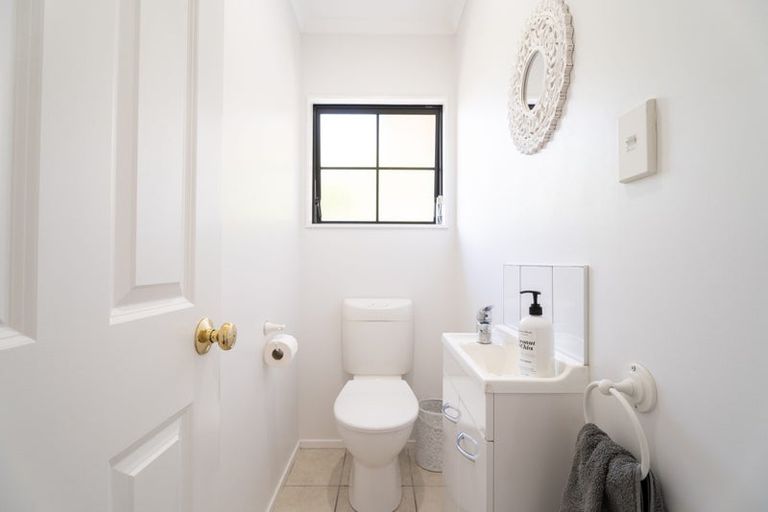 Photo of property in 53 Amesbury Drive, Churton Park, Wellington, 6037