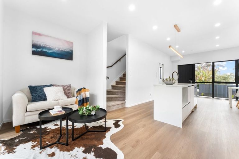 Photo of property in 16a Saint Catherine Crescent, West Harbour, 0618