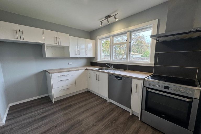 Photo of property in 73 Appleby Crescent, Burnside, Christchurch, 8053