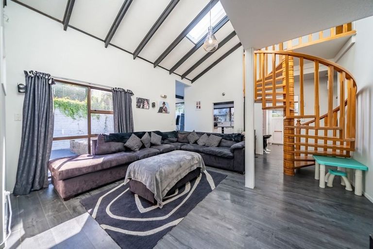 Photo of property in 27 Postgate Drive, Whitby, Porirua, 5024