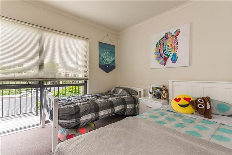 Photo of property in 4/94 Glengarry Road, Glen Eden, Auckland, 0602