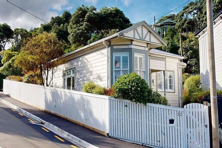 Photo of property in 32 Medway Street, Island Bay, Wellington, 6023