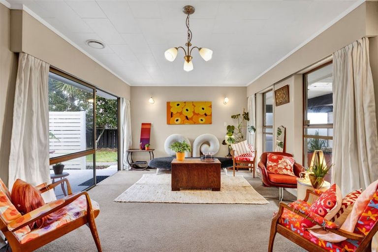 Photo of property in 19 Wesley Avenue, Frankleigh Park, New Plymouth, 4310