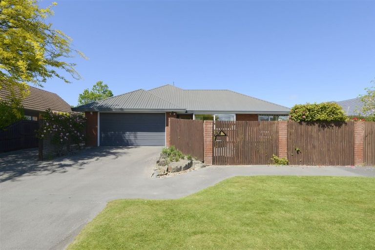 Photo of property in 64 Apsley Drive, Avonhead, Christchurch, 8042