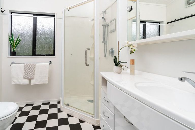 Photo of property in 9 Kapil Grove, Khandallah, Wellington, 6035