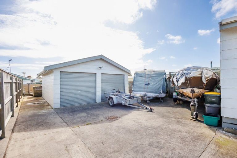 Photo of property in 18 Thomas Place, Foxton Beach, Foxton, 4815