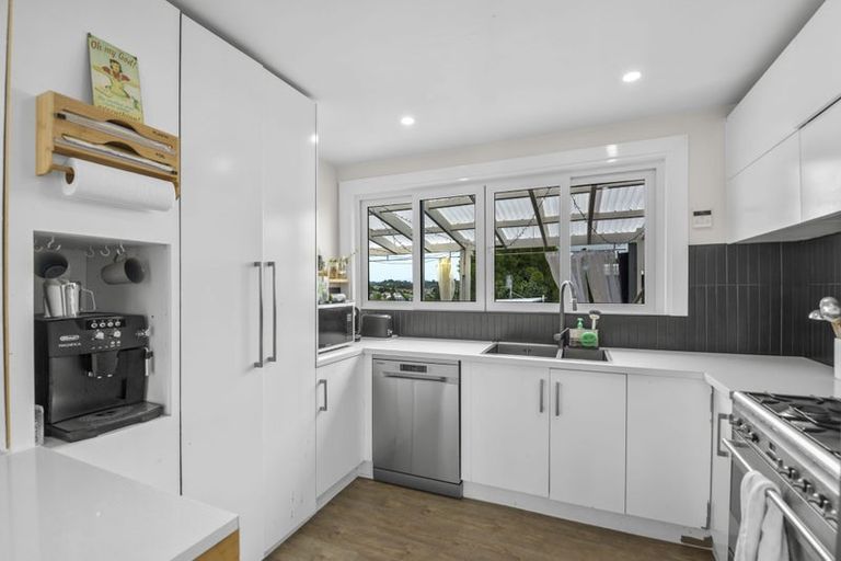 Photo of property in 127 Vipond Road, Stanmore Bay, Whangaparaoa, 0932