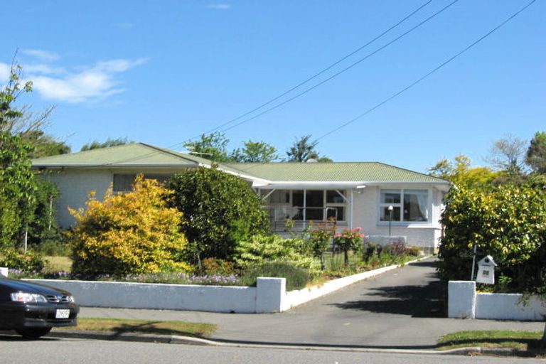 Photo of property in 83 Staveley Street, Avonhead, Christchurch, 8042