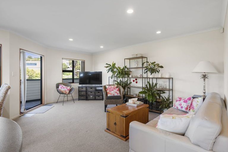Photo of property in 70 Palmgreen Court, Stanmore Bay, Whangaparaoa, 0932
