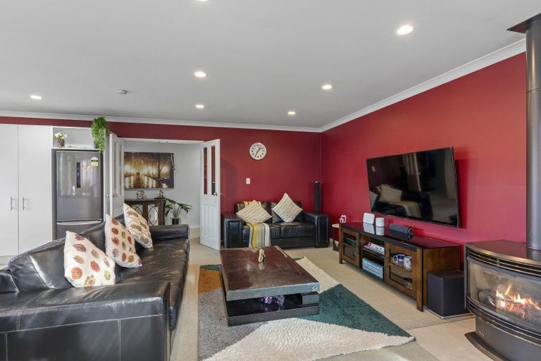 Photo of property in 20 Ronald Scott Grove, Riverstone Terraces, Upper Hutt, 5018